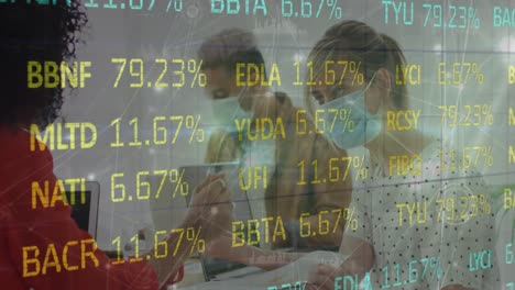 Animación-Del-Procesamiento-De-Datos-De-Covid-Sobre-El-Mapa-Mundial-Y-Personas-En-El-Cine