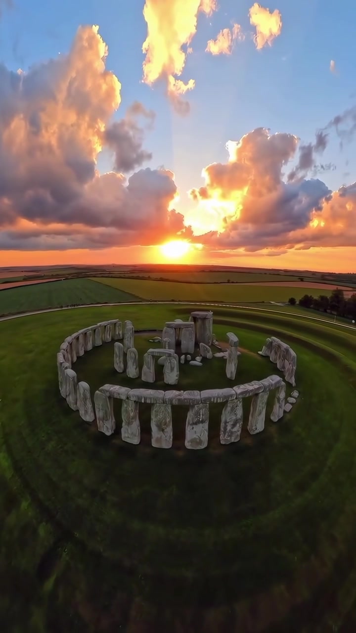 Vista Aérea do Antigo Monumento de Stonehenge ao Pôr do Sol