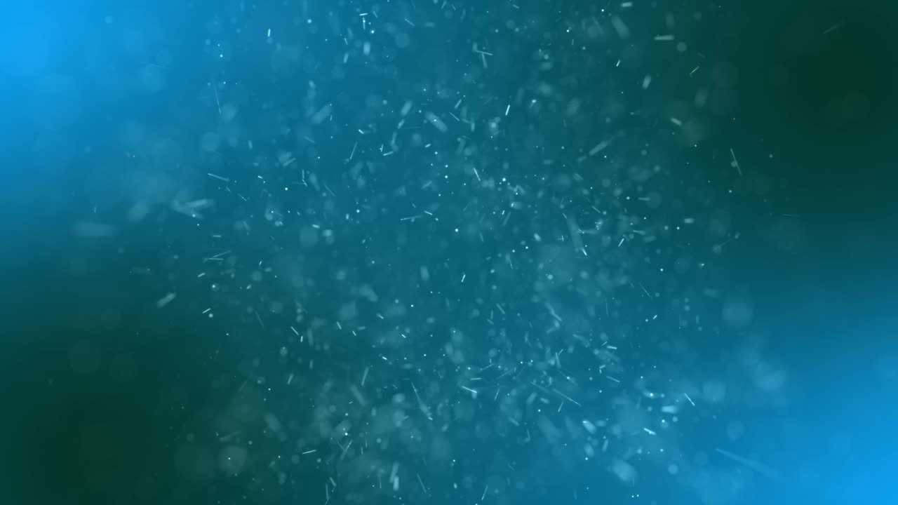 Nieve natural cayendo aislada sobre azul. Elemento meteorológico de copos de nieve arremolinados. Etéreo, Intenso, Tormenta. Sueño nevado
