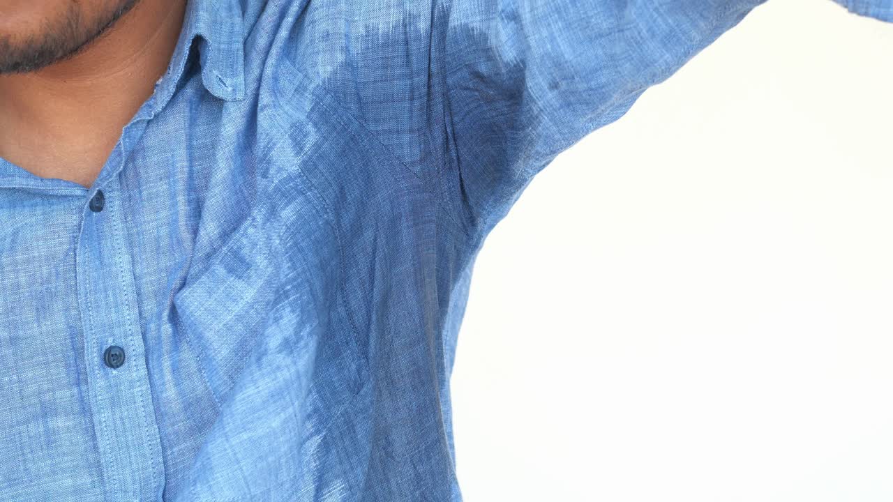 팔 에  얼룩이 있는 남자