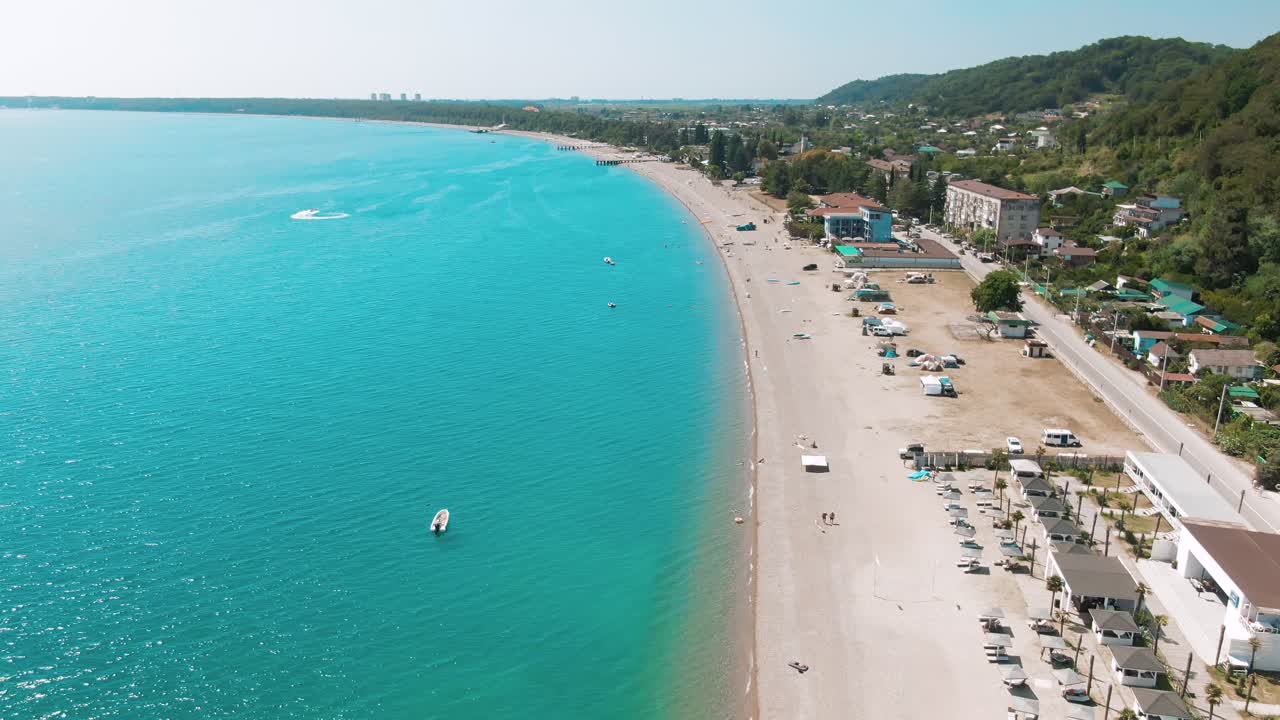 hermoso balneario costero con aguas turquesas