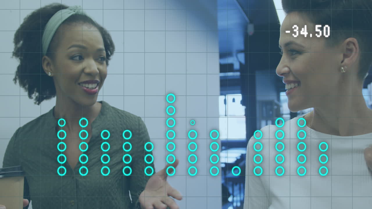 animación del procesamiento de datos sobre diversas personas de negocios que trabajan en la oficina