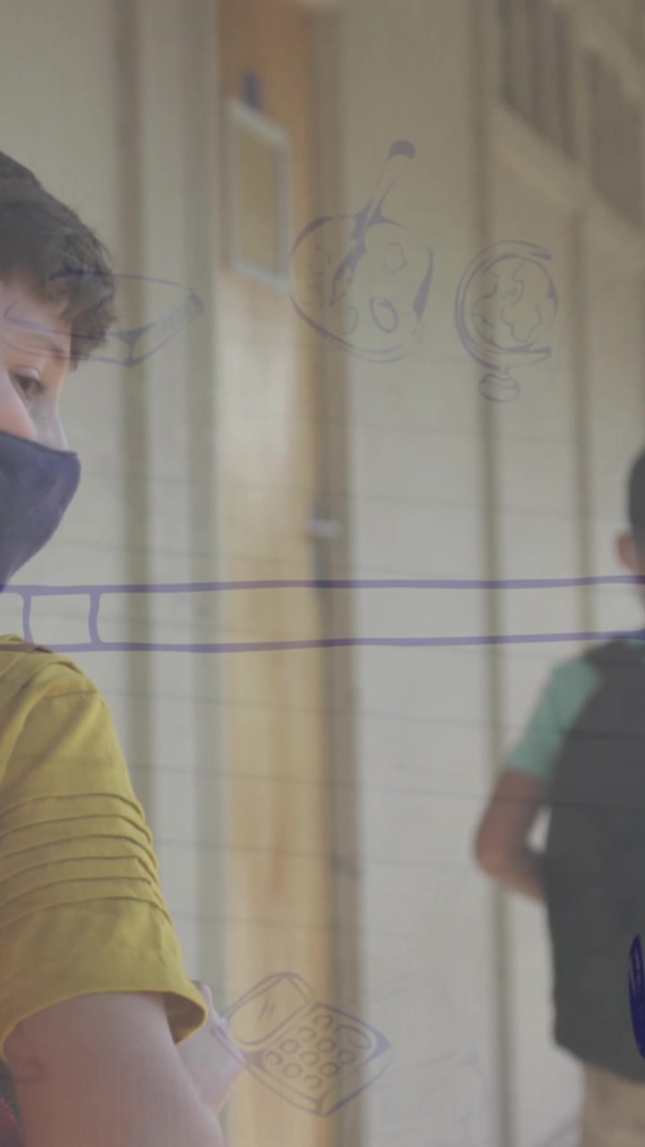 Animação de ícones escolares sobre crianças escolares e professor diversos usando máscaras faciais