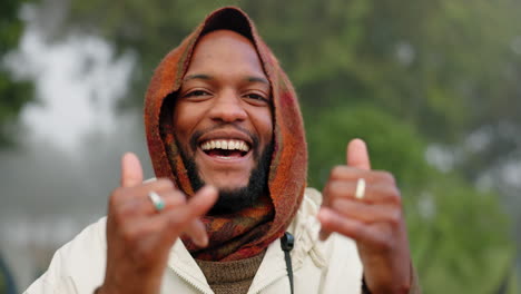 Portrait-of-black-man-in-nature