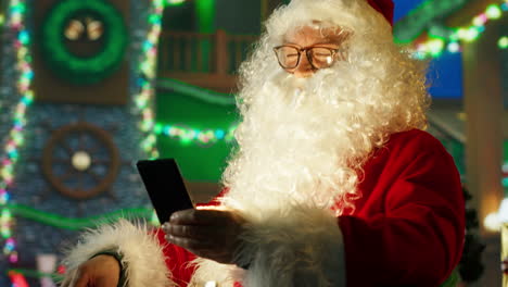 santa claus using a smartphone