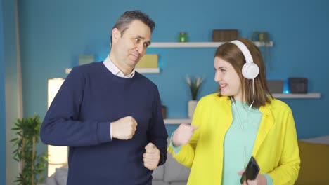 Padre-E-Hija-Bailando-Juntos.