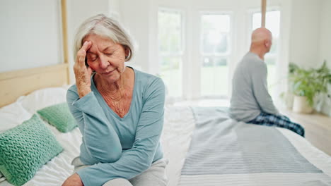 Senior-couple,-divorce-and-conflict-on-bed