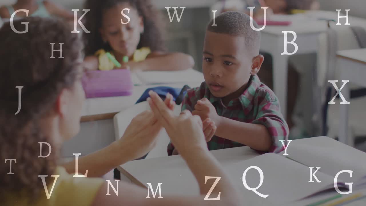 animación de cartas sobre diversas maestras y escolares firmando en clase