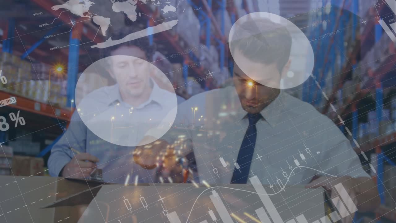 анимация обработки данных над складским работником, открывающим коробку в судоходном центре