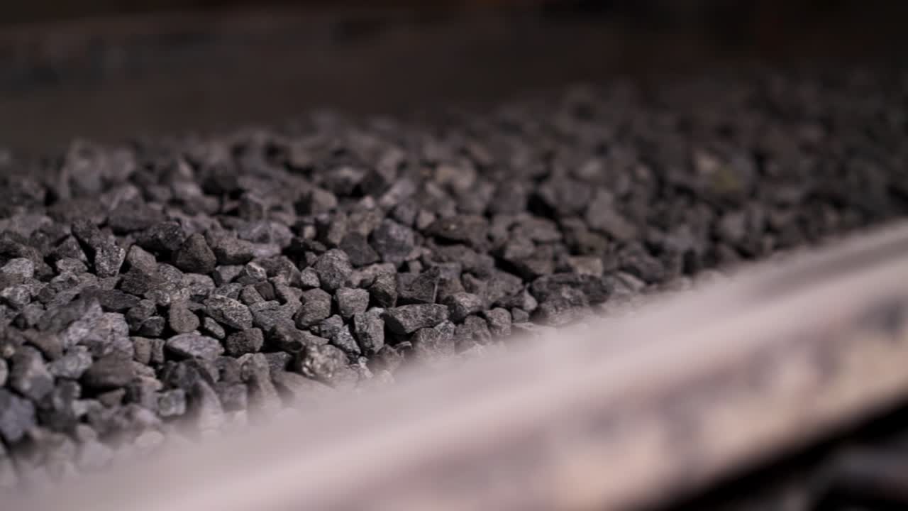 컨테이너에 있는 자갈 어리