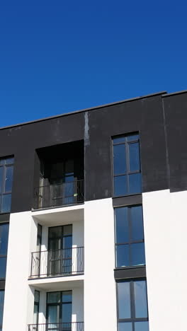 exterior de un edificio de apartamentos moderno