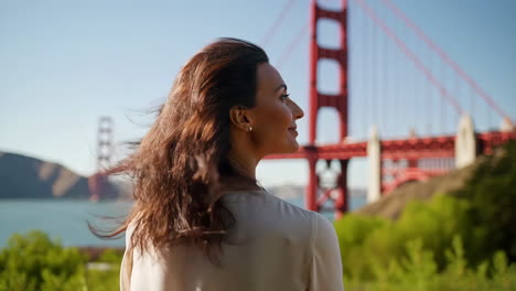 woman looking at the golden gate bridge in san francisco