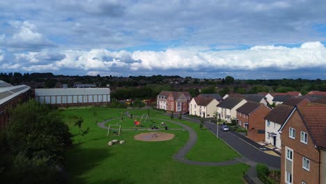 Drone-view-of-Edison-Drive-apartment-complex-in-Rugby,-Warwickshire-in-United-Kingdom