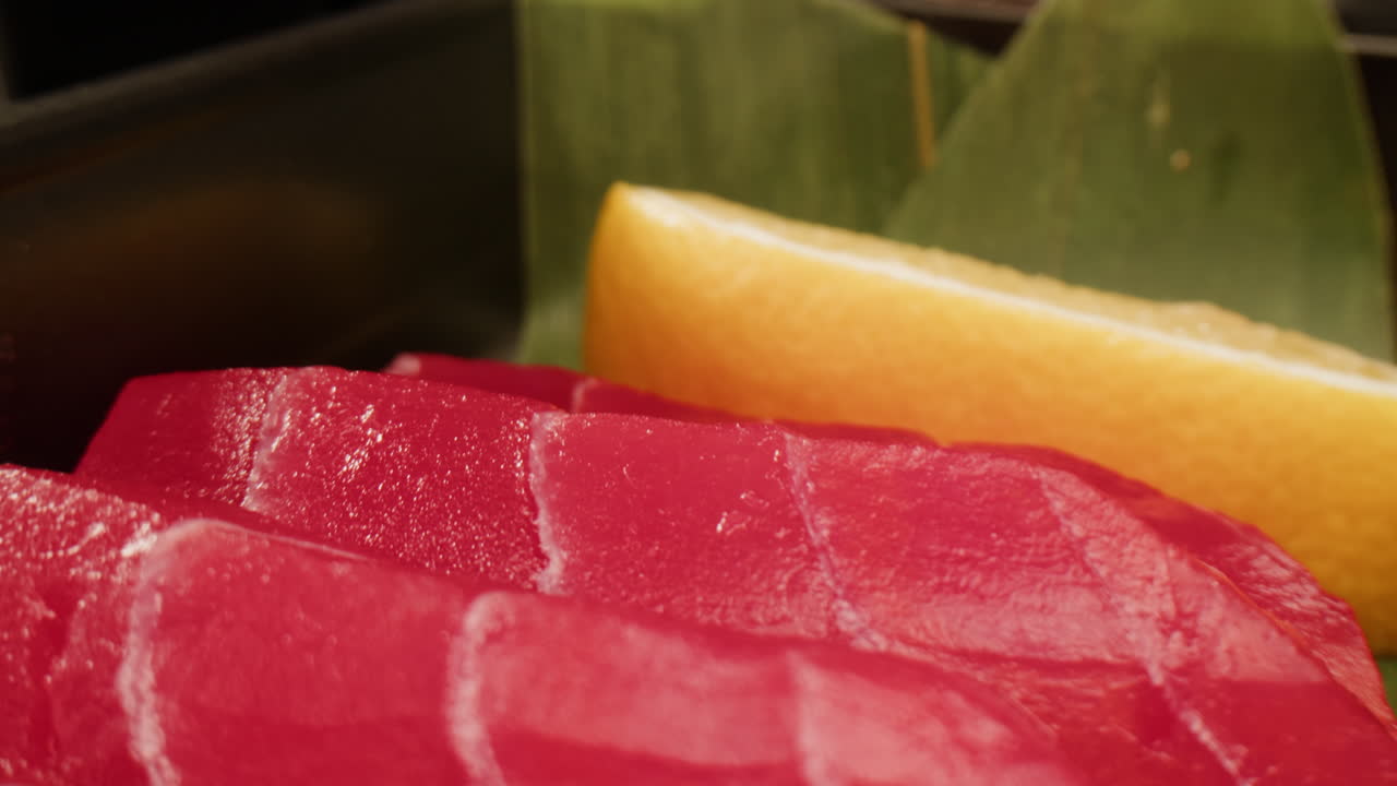 sashimi de atún con limón