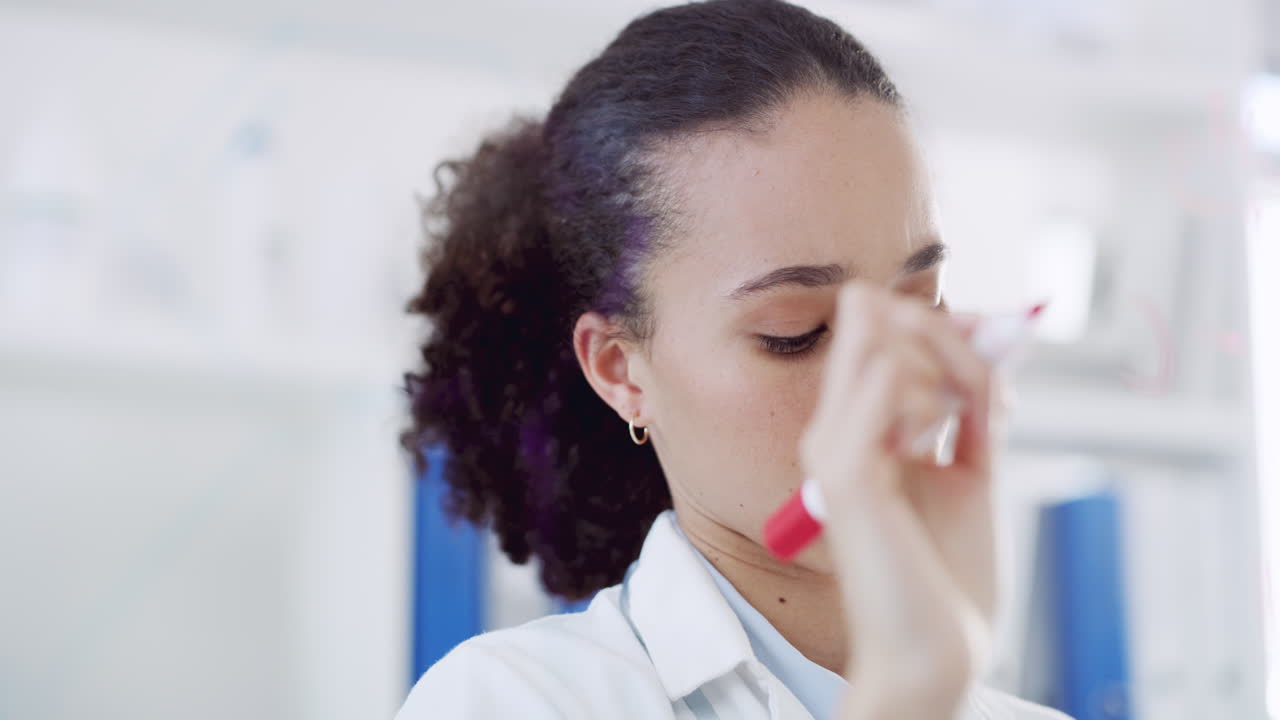 primero teorizamos, luego experimentamos.