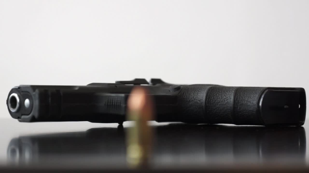 balas y armas de fuego