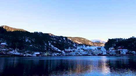 paseos en bote por los fiordos que rodean bergen, noruega