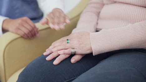 médico, apoyo y tomarse de la mano con la enfermera