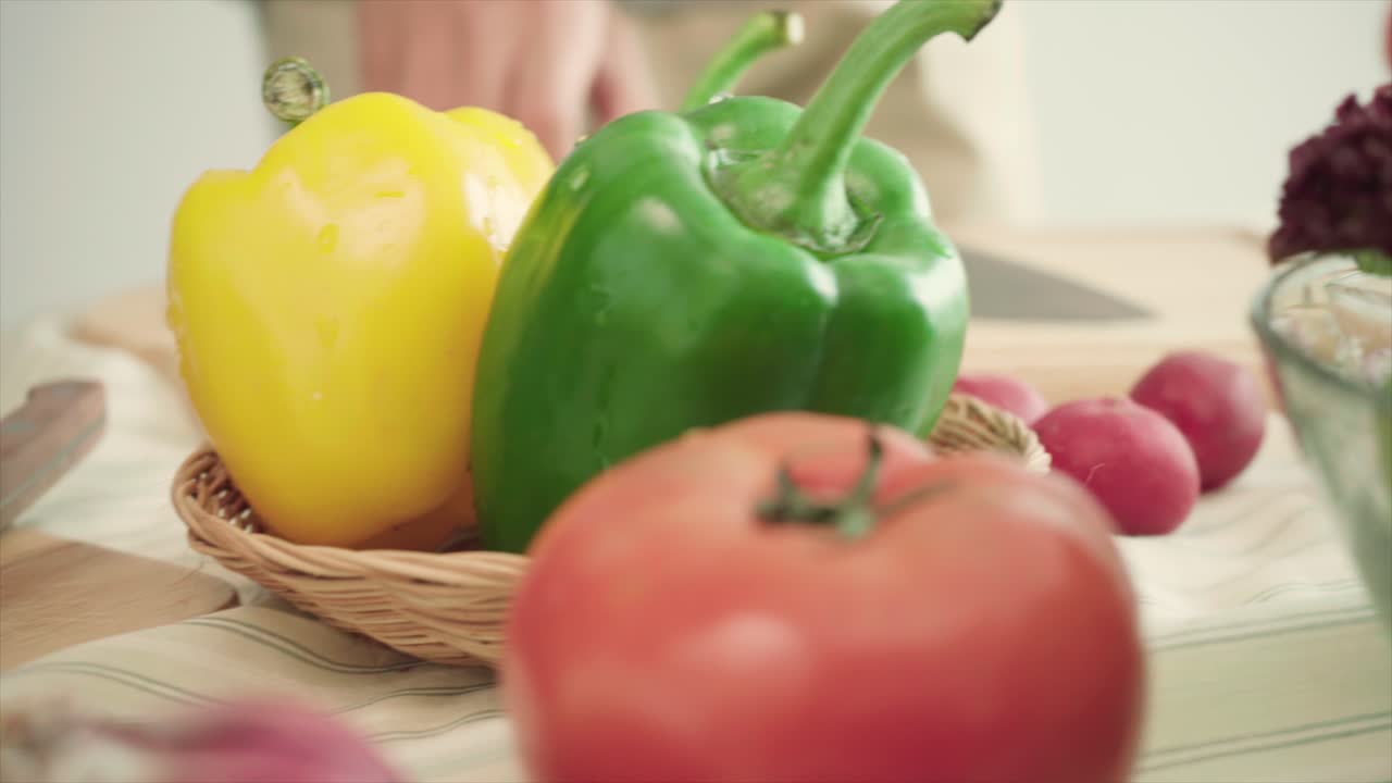 Fresh Mixed Green Salad with Avocado