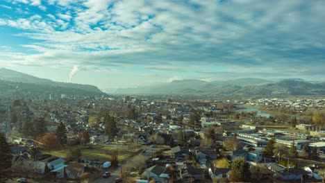 la belleza de la ciudad de kamloops a vista de pájaro, una toma de hiperlapso