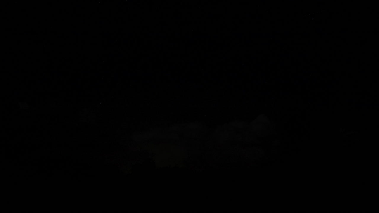 ночной таймлапс во время грозы с молнией на пляже таиланда на острове ко чанг