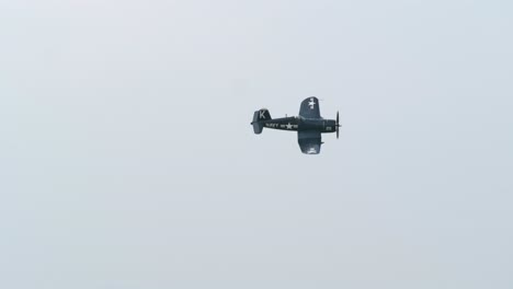flyby of a navy f4u corsair world war ii fighter airplane track