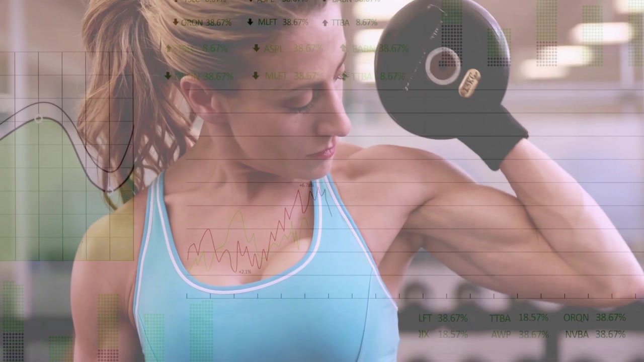 Sportlerin wechselt den Griff, spannt den Rumpf an und beginnt dann mit Bizepscurls, mit eingeblendeten Fitnessmetriken