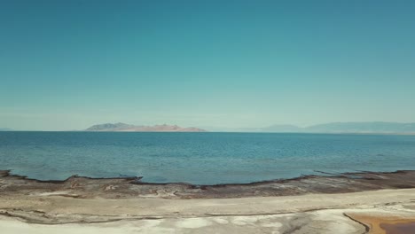 Great-Salt-Lake-beach-in-Utah