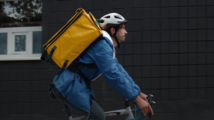 mensajero de entrega en bicicleta