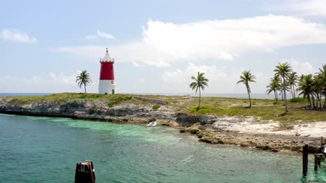 Abandoned-Lighthouse-On-The-Island-Of-Gun-Cay-In-The-Bahamas