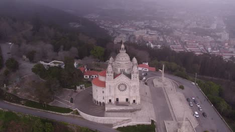 Enthüllen-Sie-Eine-Aufnahme-Des-Heiligtums-Santa-Luzia-In-Viana-Do-Castelo,-Portugal,-Aus-Der-Luft