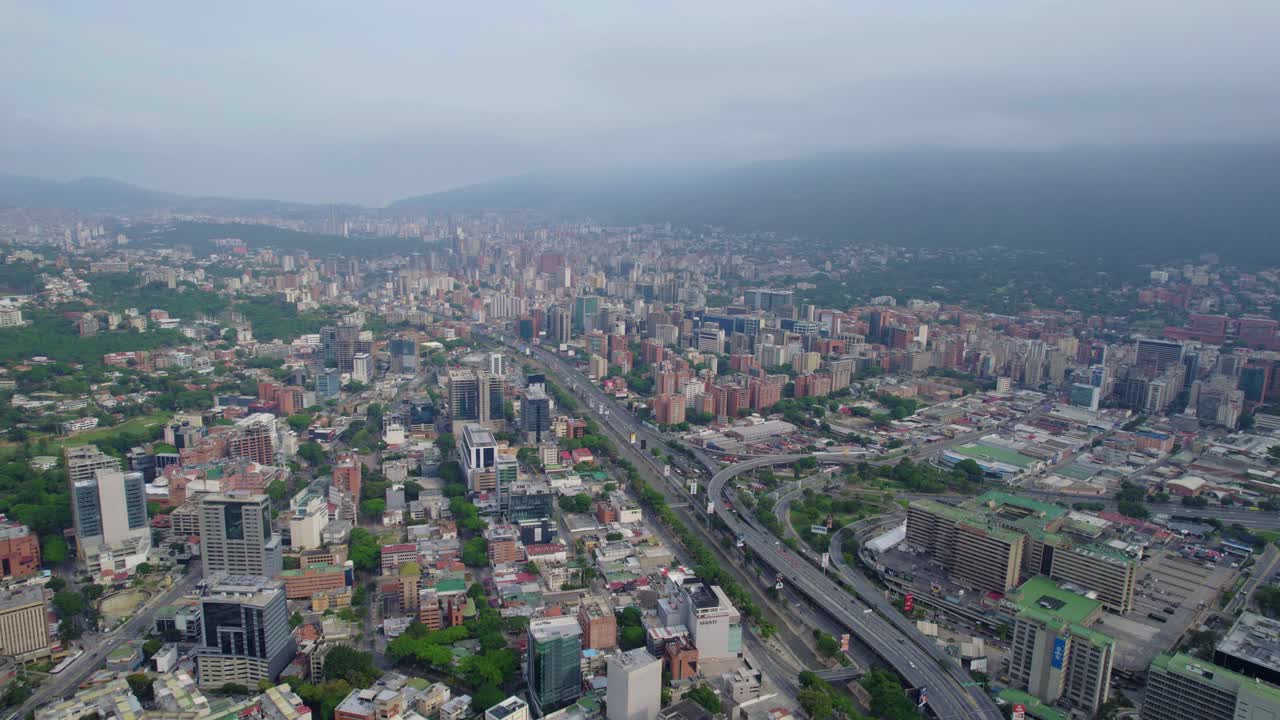 Experience the breathtaking beauty of Caracas at sunrise with a zoom-out view of the city against the stunning backdrop of Avila Mountain.