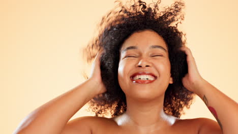 Afro-Shake,-Haarpflege-Und-Schönheit-Des-Frauengesichts