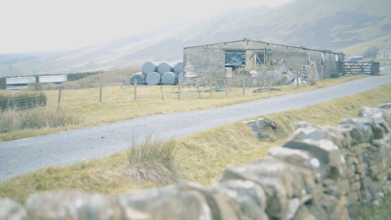 Una fattoria alla base di Pendle Hill nel Lancashire in autunno.
