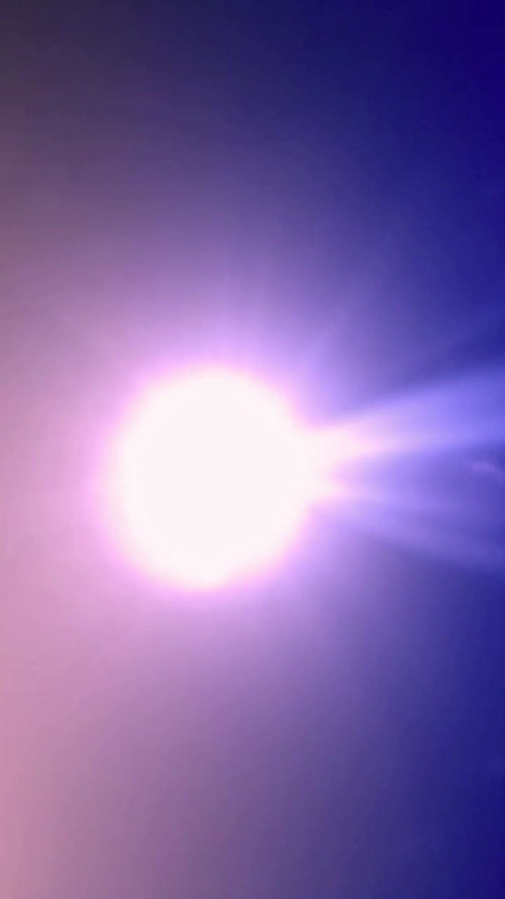 Bagliori di luce e effetti lente dinamici viola e rosa