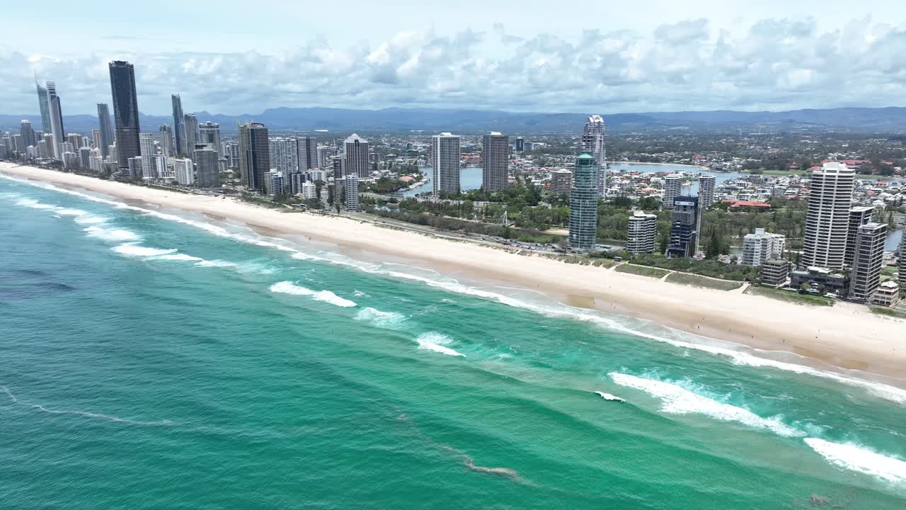 서퍼의 낙원, 골드 코스트, 즐랜드, 오스트레일리아, 이 상징적인, 세계적으로 유명한 여행 목적지의 세계적으로 유명한 해변의 공중 풍경