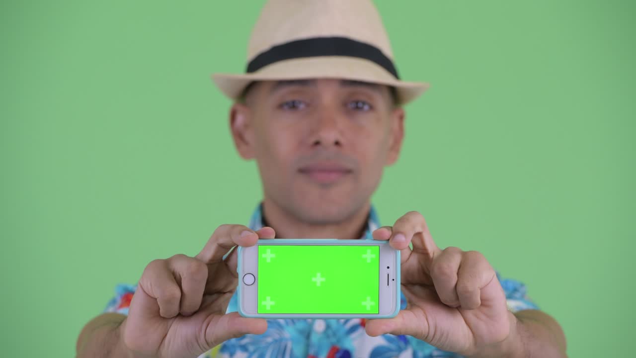 atractivo turista multiétnico listo para las vacaciones