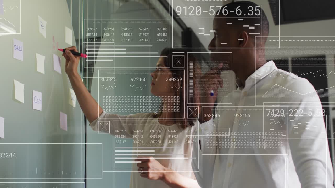 animación de gráficos, barras de carga y círculos, diversos compañeros de trabajo discutiendo informes en la pizarra