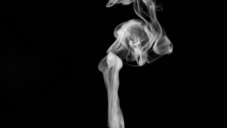 elemento de humo sobre el negro