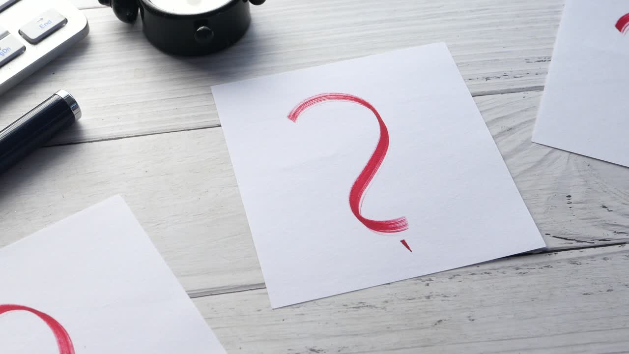 종이에 은 질문표