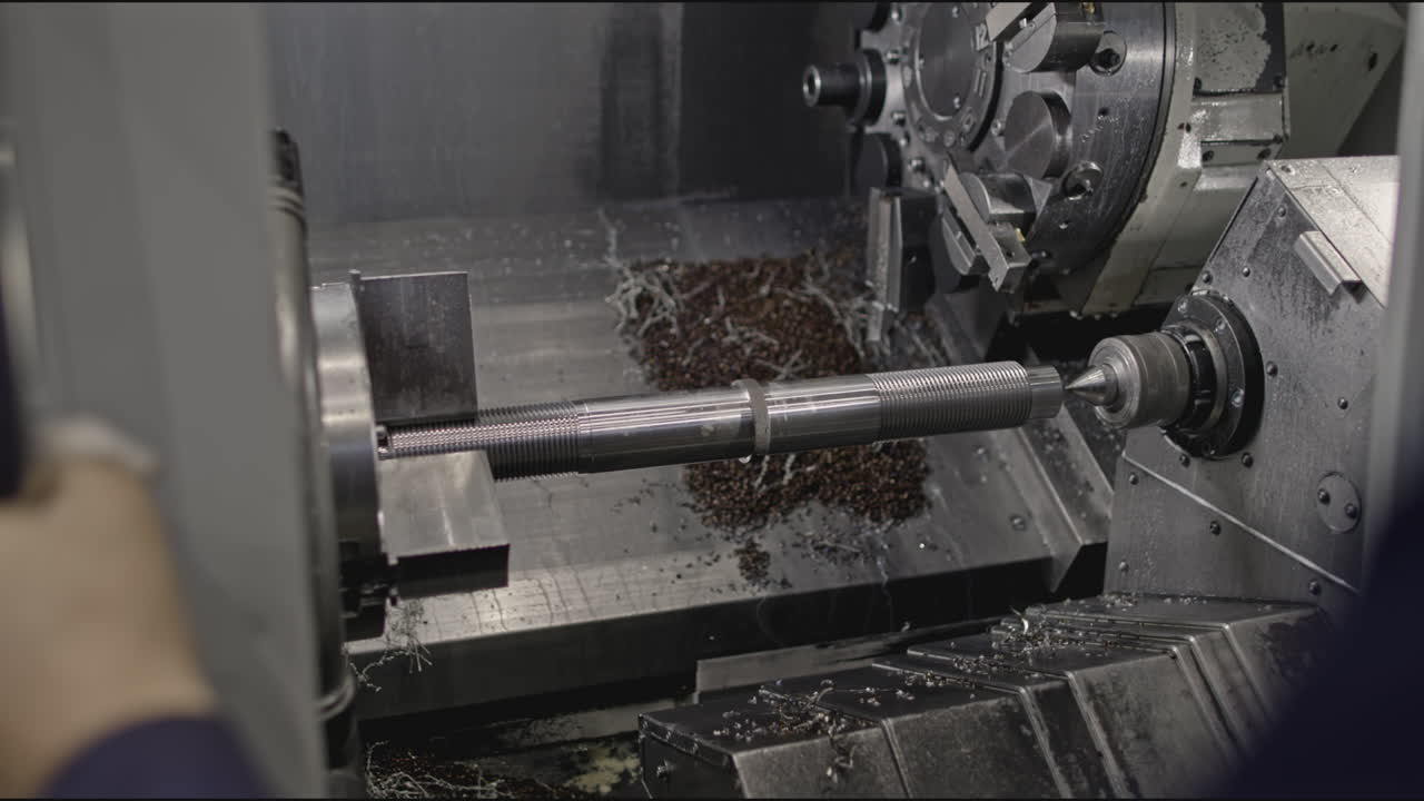 Processi di lavorazione dei metalli in una fabbrica