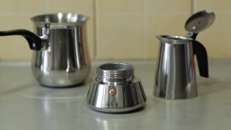 hacer café con moka pot 4k
