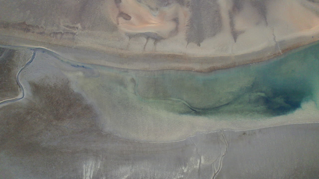 vista superior de la reserva natural kwade hoek en la playa del mar del norte de stellendam en los países bajos