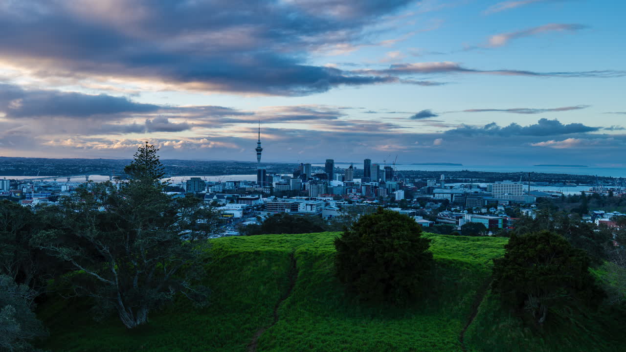 Mesmerizing wide shot timelapse of Auckland, New Zealand's stunning CBD skyline