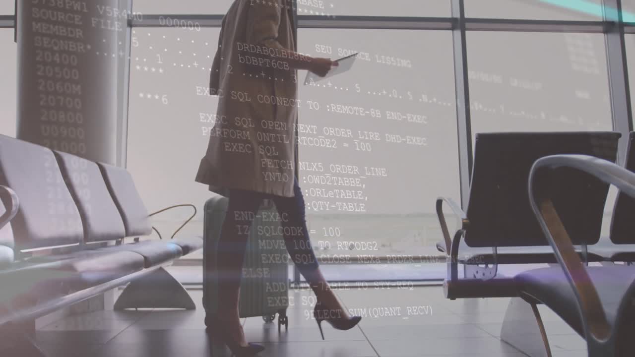 анимация обработки данных над бизнесменкой с планшетом в аэропорту