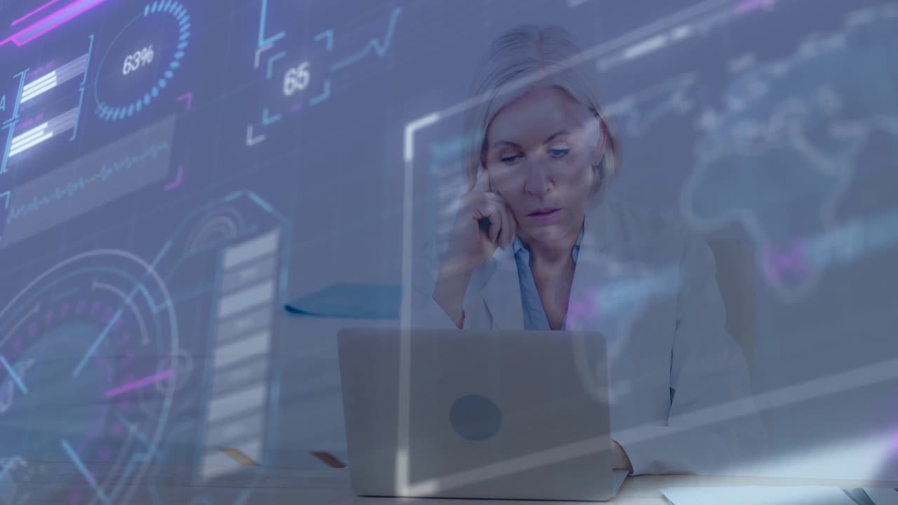 Kvindelig professionel, der taster og scroller på en bærbar computer og initierer holografiske diagrammer under et analyseopkald
