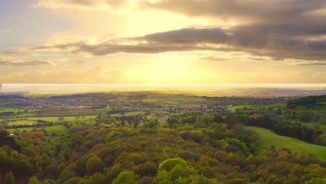 Unglaublicher-Sonnenuntergang-Aus-Der-Luft-über-Den-Clent-Hills-In-Der-Nähe-Von-Birmingham-In-Den-Midlands