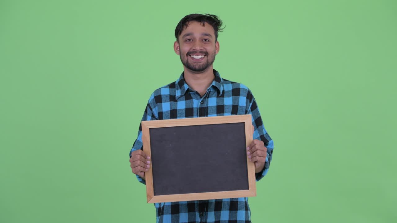 Giovane, bello e barbuto uomo hipster persiano.