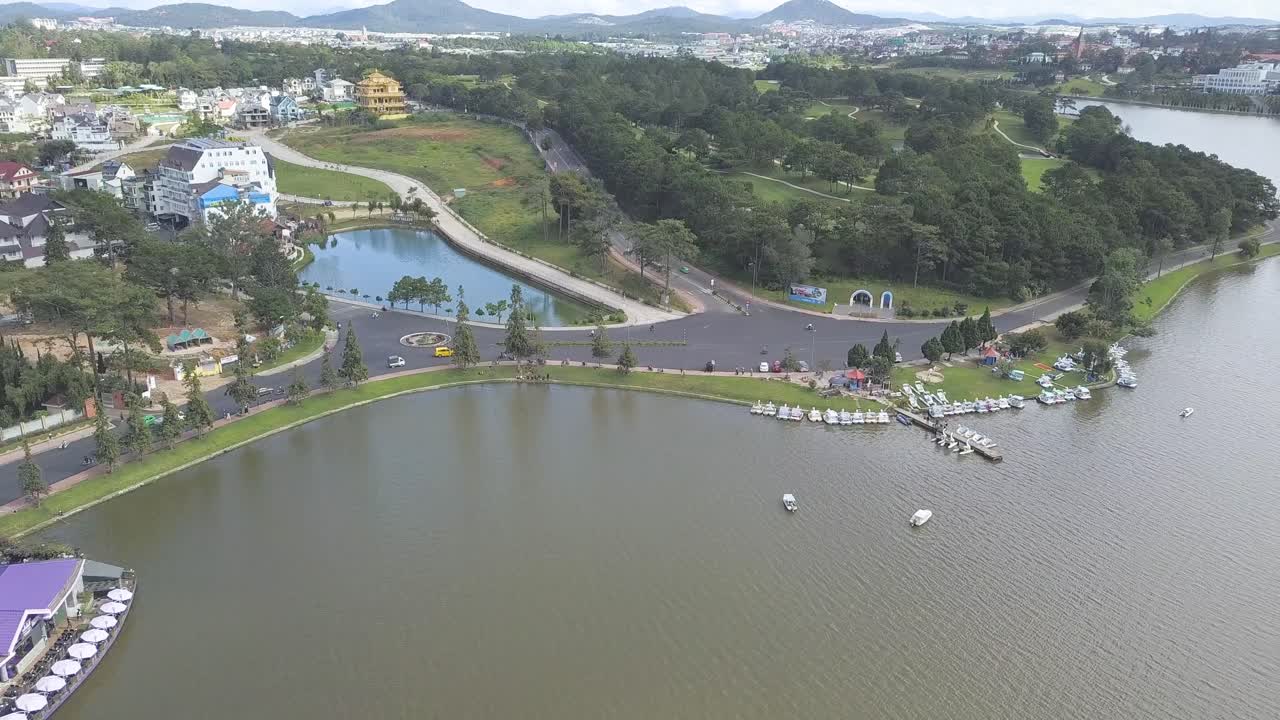 hermoso lago en da lat