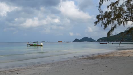 Calm-scenery-on-beach-at-low-tide-with-typical-fishing-boat